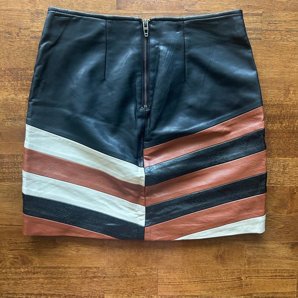 Blank NYC Women’s Color Block Faux Leather Mini Skirt, Size 25 Waist.​ - Picture 9 of 10